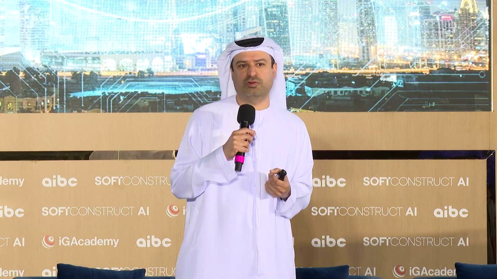 Dubai’s Long-Term Approach to AI and Blockchain discussed in the video
