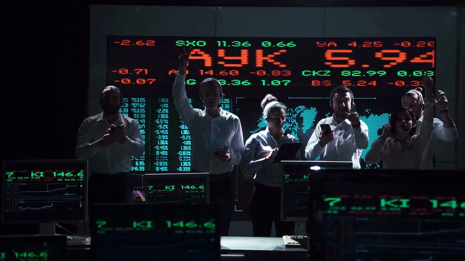 Crypto Trading vs. Traditional Trading: Key Differences & What You Need to Know