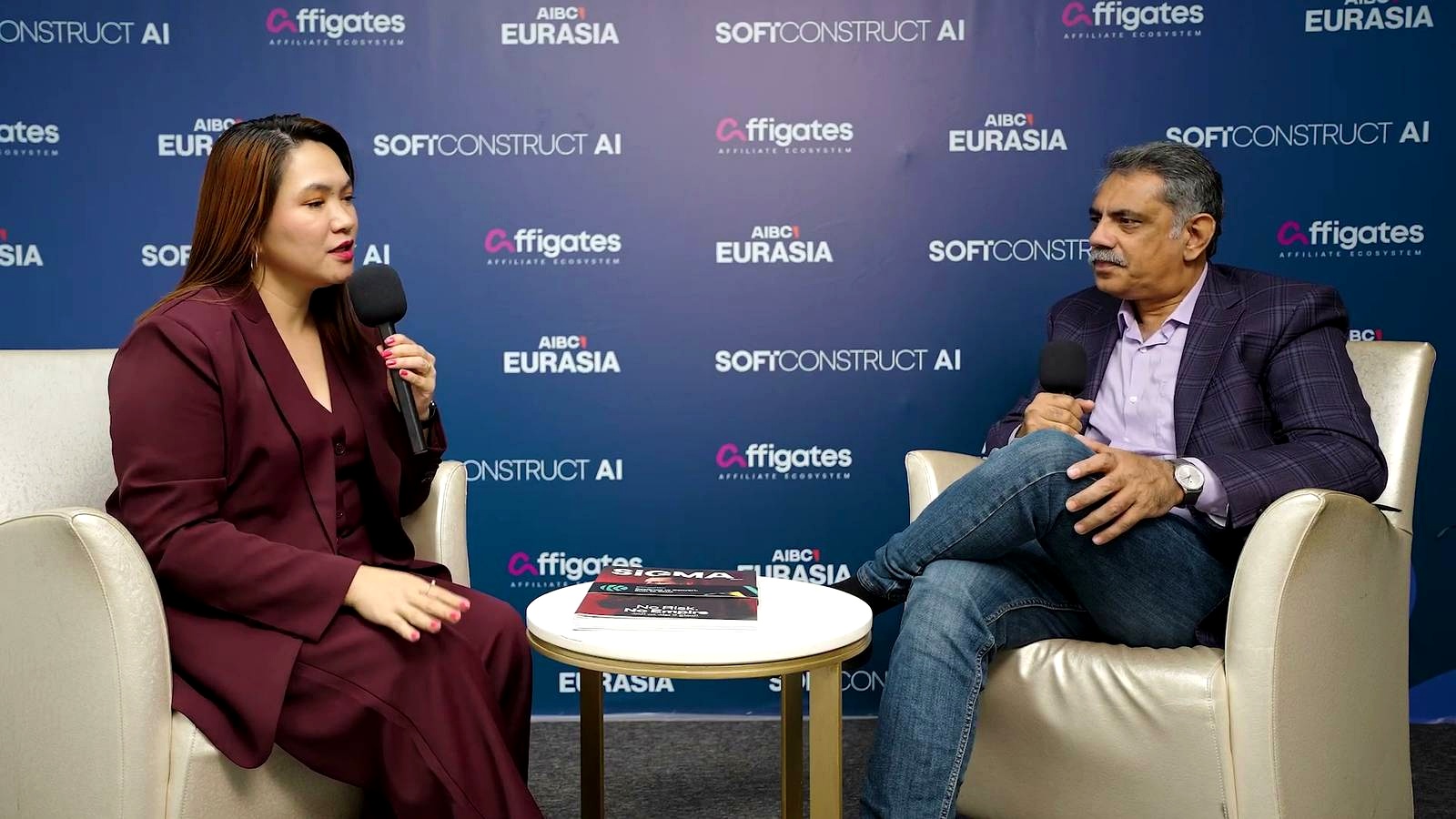 How Businesses Can Use AI and Blockchain Together discussed in the video